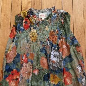 Deletta Drapy Tier Multicolor Floral Top w/ Smock detail Size M